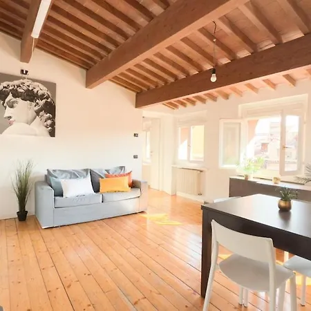 Apartman At Piazza Erbe Rooftop Flat Free Parking