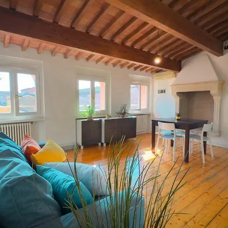 At Piazza Erbe Rooftop Flat Free Parking *