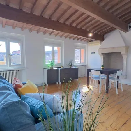 At Piazza Erbe Sky View Flat Free Parking Апартаменты Рим