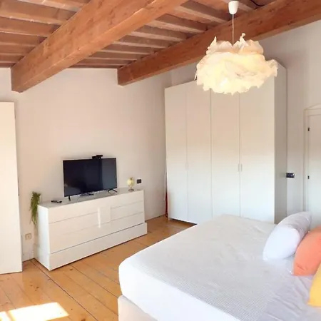 At Piazza Erbe Rooftop Flat Free Parking *