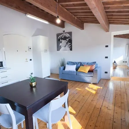 At Piazza Erbe Rooftop Flat Free Parking * روما