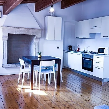 Апартаменты At Piazza Erbe Sky View Flat Free Parking *