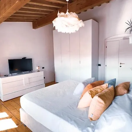 At Piazza Erbe Rooftop Flat Free Parking روما