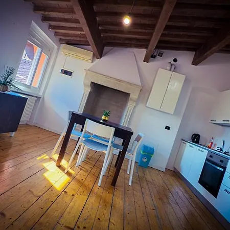 At Piazza Erbe Rooftop Flat Free Parking * روما