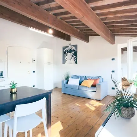 Апартаменты At Piazza Erbe Sky View Flat Free Parking Рим