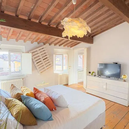 At Piazza Erbe Rooftop Flat Free Parking روما
